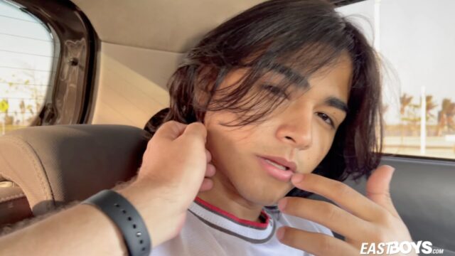 Arthur Hunter Gets A Handjob